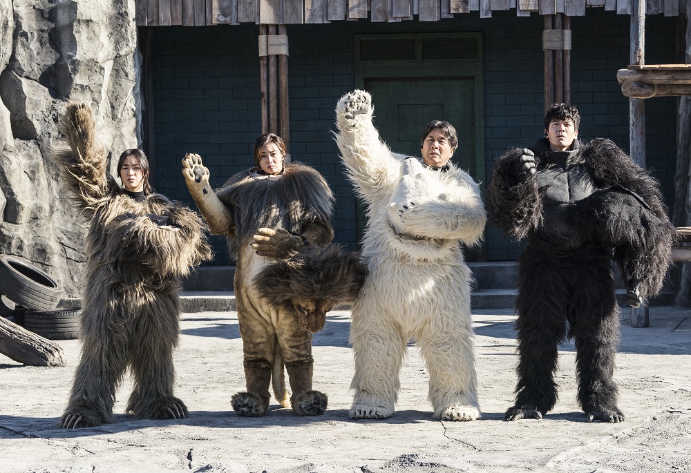 《超”人”氣動物園》另類一人飾兩角！安宰弘、姜素拉下海扮動物拯救動物園