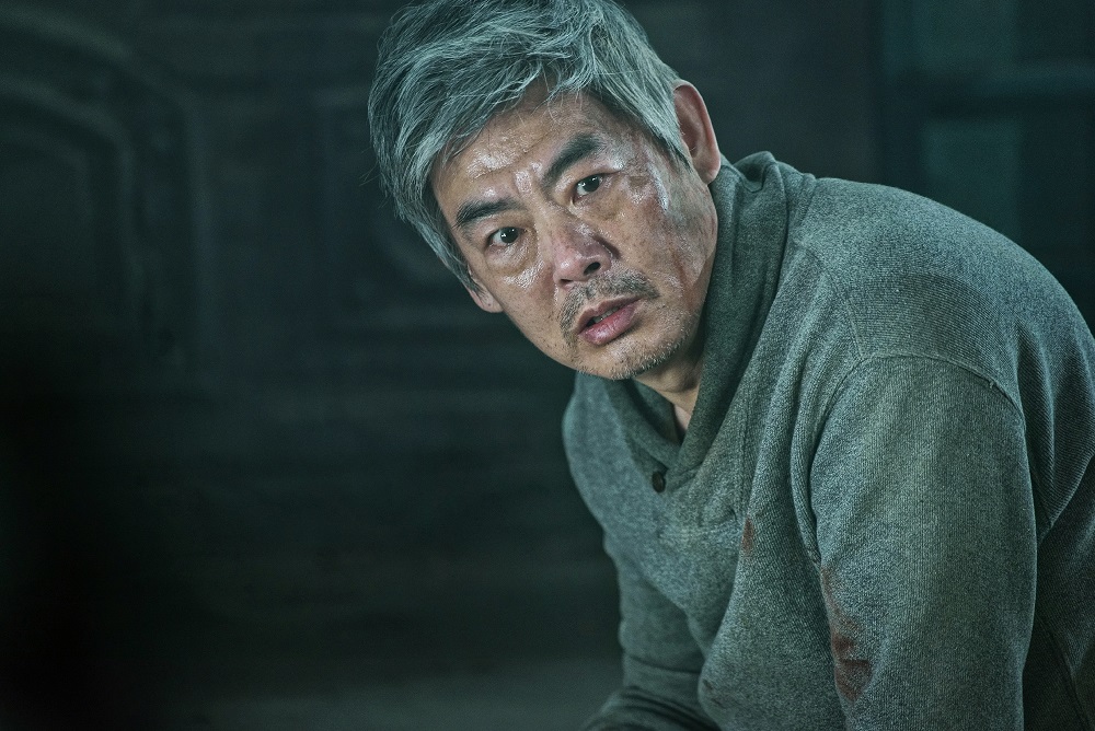 《變身》成東鎰稱拍攝現場「死傷慘重」　韓國觀眾直呼驚悚到該包尿布來看！