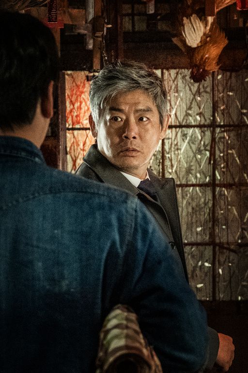 《變身》成東鎰稱拍攝現場「死傷慘重」　韓國觀眾直呼驚悚到該包尿布來看！