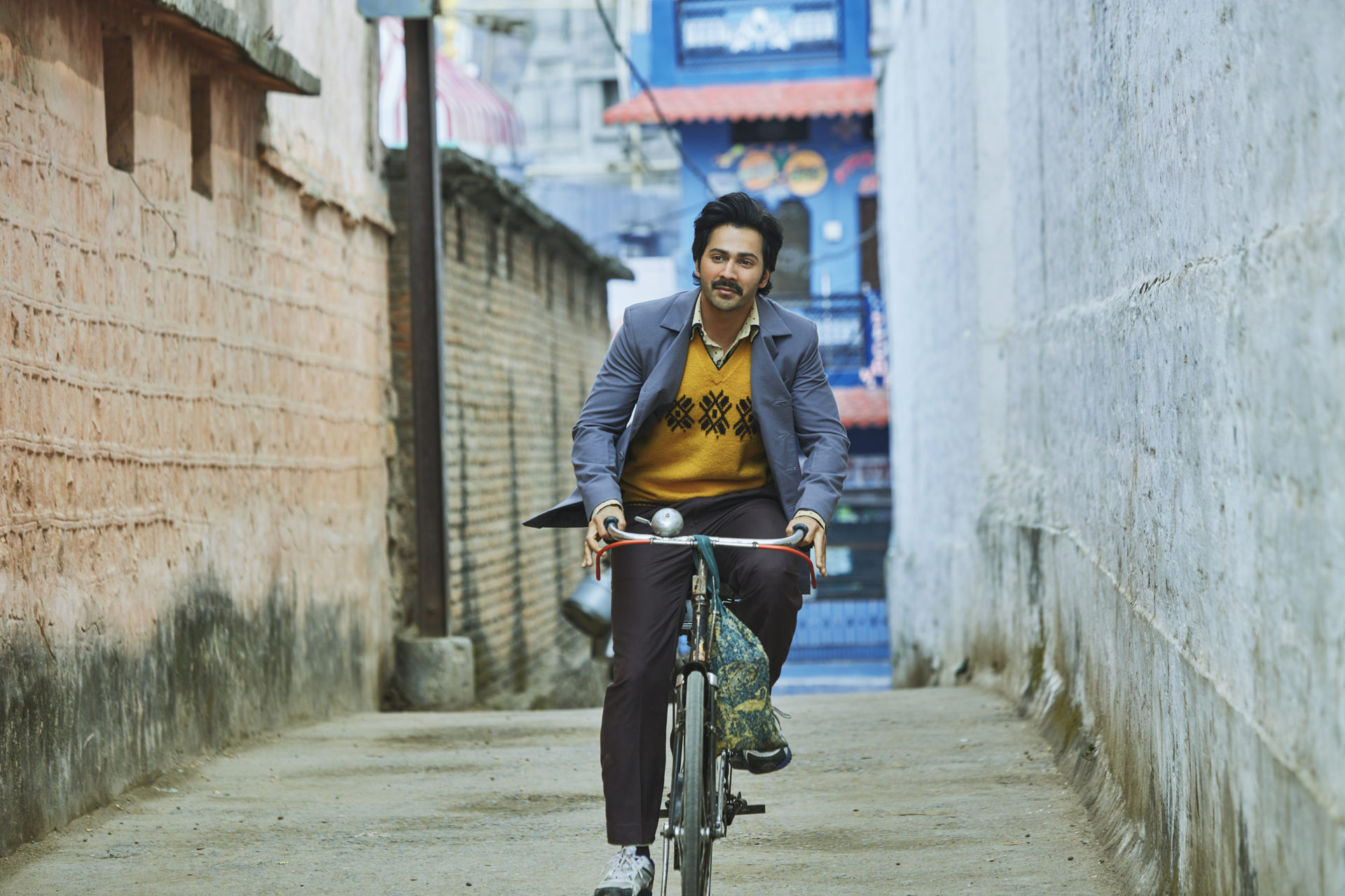 《真愛裁會贏》印度「彭于晏」瓦倫達瓦轉型演窩囊小男人　寶萊塢巨星成為紡織新貴