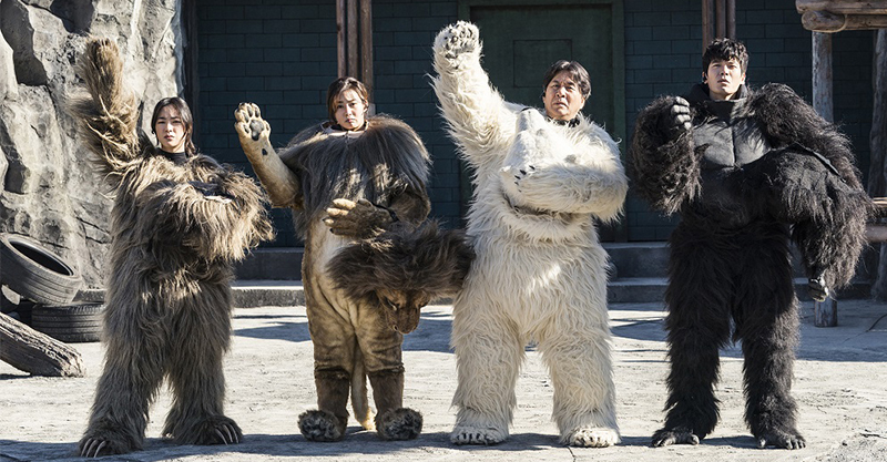 《超”人”氣動物園》另類一人飾兩角！安宰弘、姜素拉下海扮動物拯救動物園