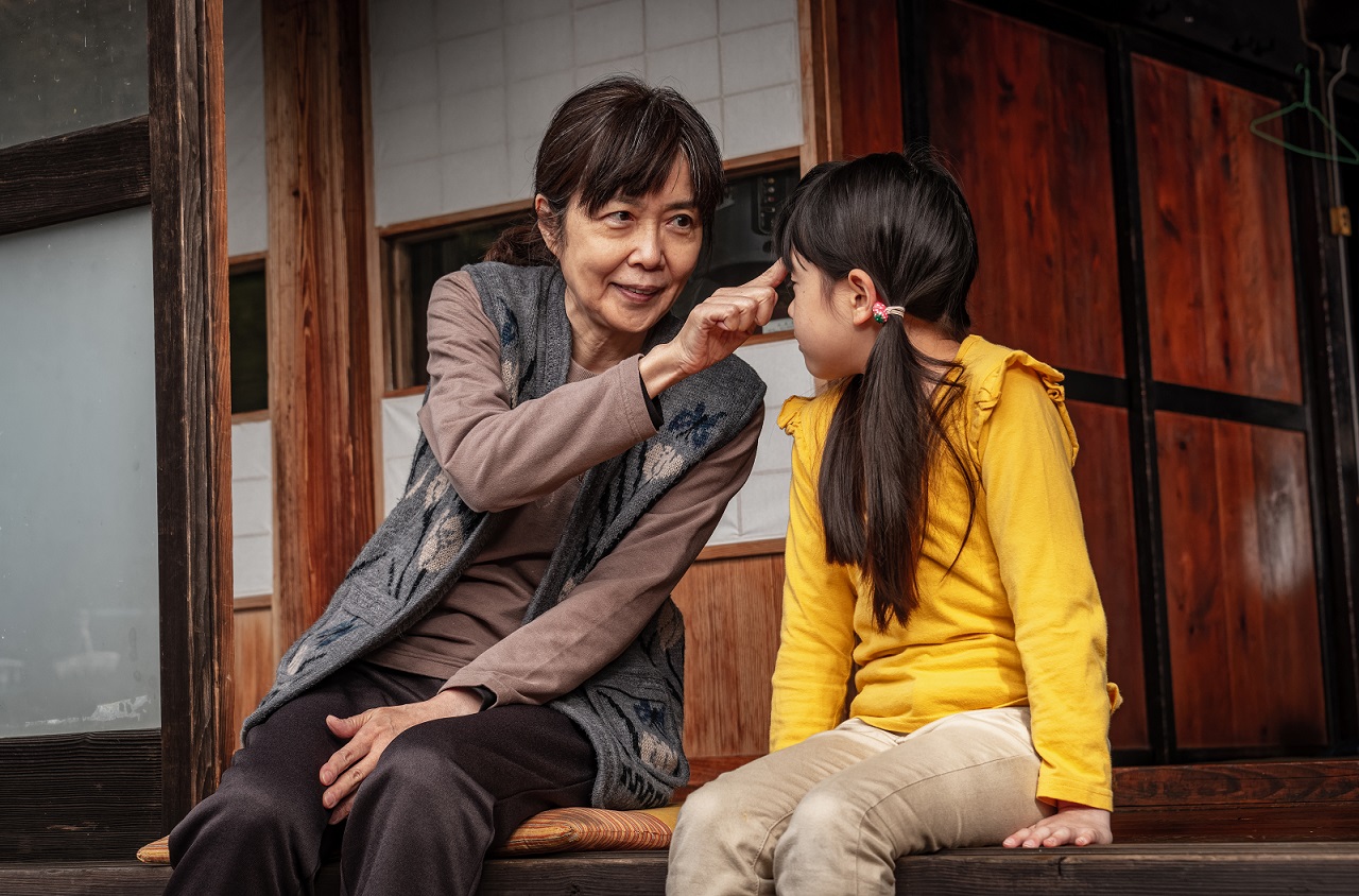 《犬鳴村》清水崇最新懼作超越《咒怨2》　大谷凜香扮網紅撞鬼狂瘀青泡溫泉療傷