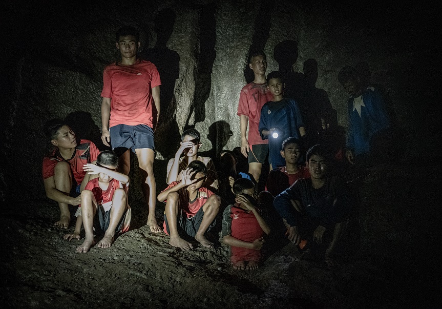 《奇蹟救援》「泰國少年足球隊被困事件」搜救行動躍上大銀幕　真實英雄客串演出！
