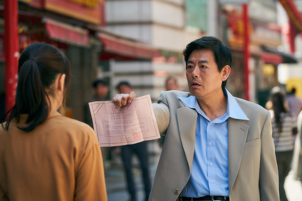 《無價之保》催淚又爆笑討債變養孩成東鎰慘變奶爸　天后河智苑睽違三年回歸大銀幕