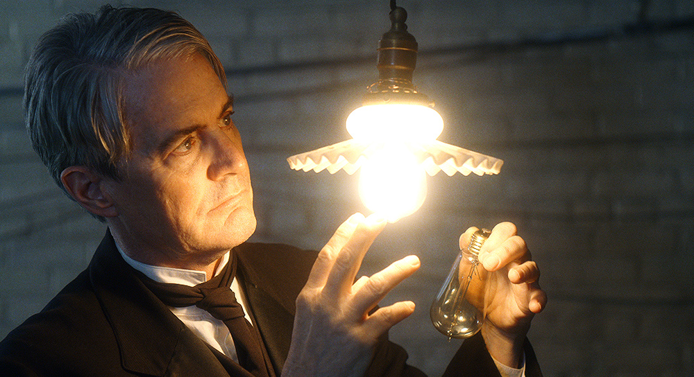《特斯拉》愛迪生的傳奇死對頭！伊森霍克詮釋「電流教父」特斯拉