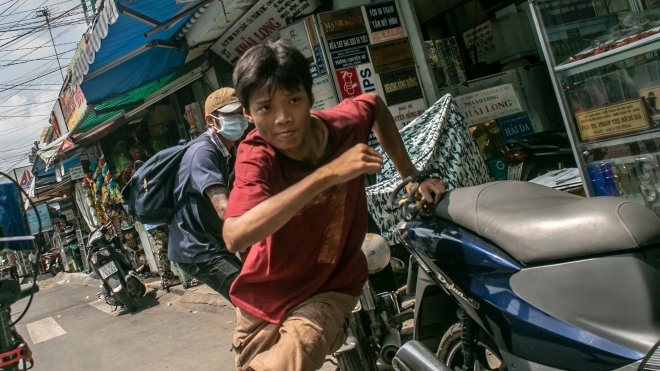 街頭亡命追逐親上陣死命來回三十趟操到吐　《人性爆走課》最終票房打敗《天能》