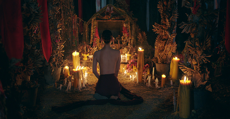 《養鬼人》解密泰國至今現存「女巫」信仰「處女獻祭」傳統　未成年少女奉命令裸躺神壇